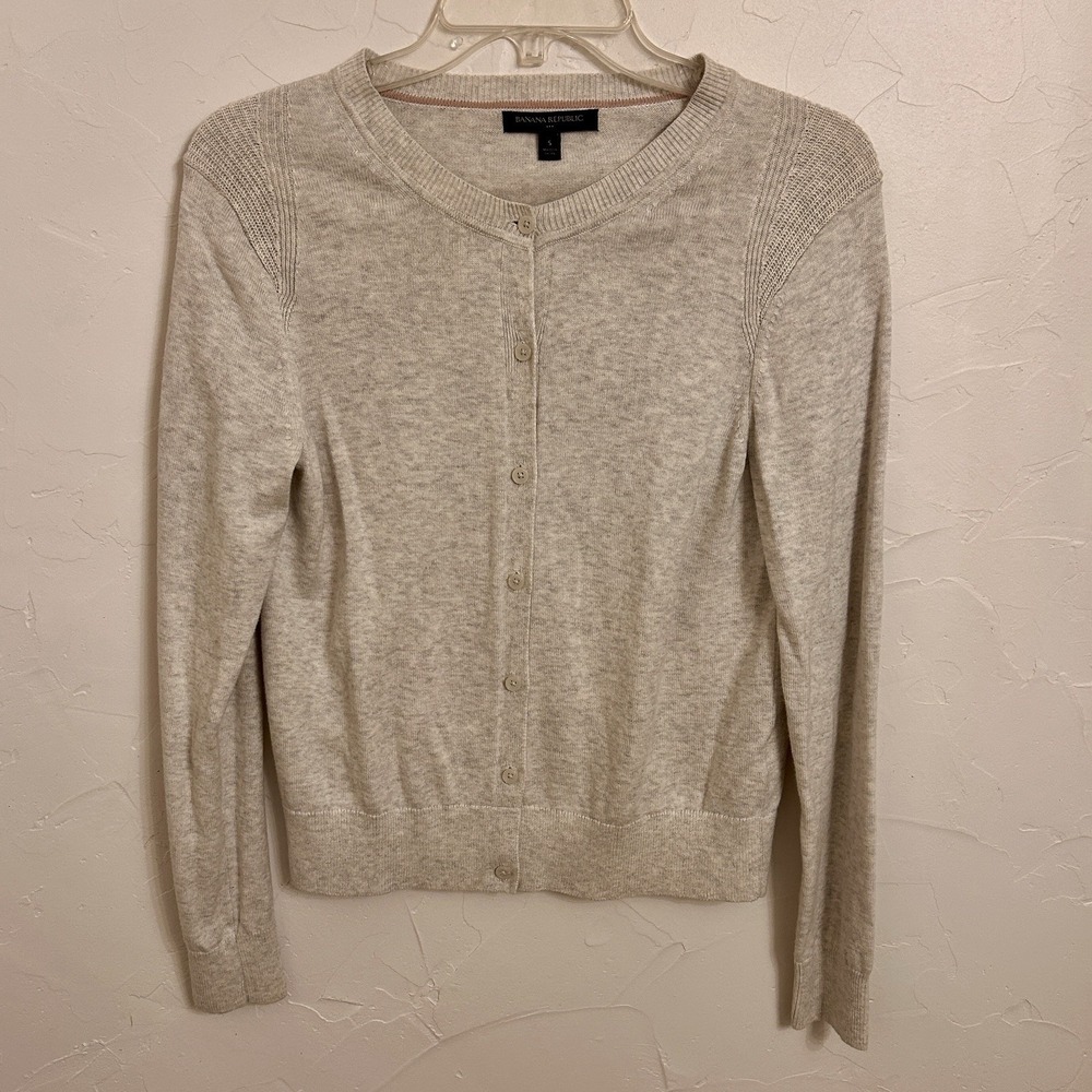 Banana Republic Women's Classic Cardigan Small Gray Preppy Lightweight Layer